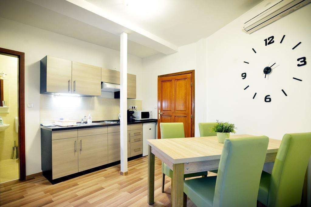 Corner Apartman Έγκερ Δωμάτιο φωτογραφία